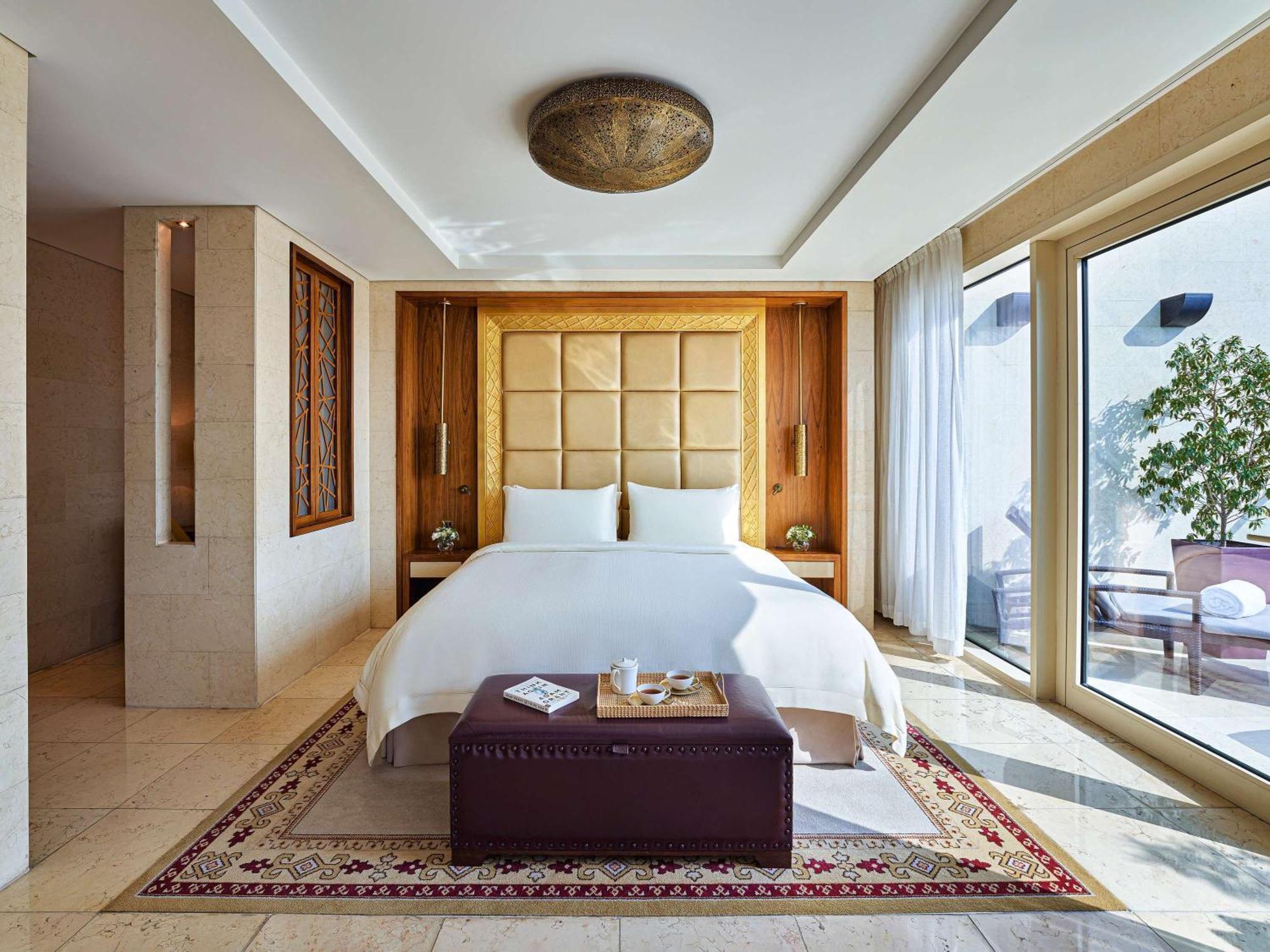 Готель Raffles Дубай Екстер'єр фото A bedroom at the hotel