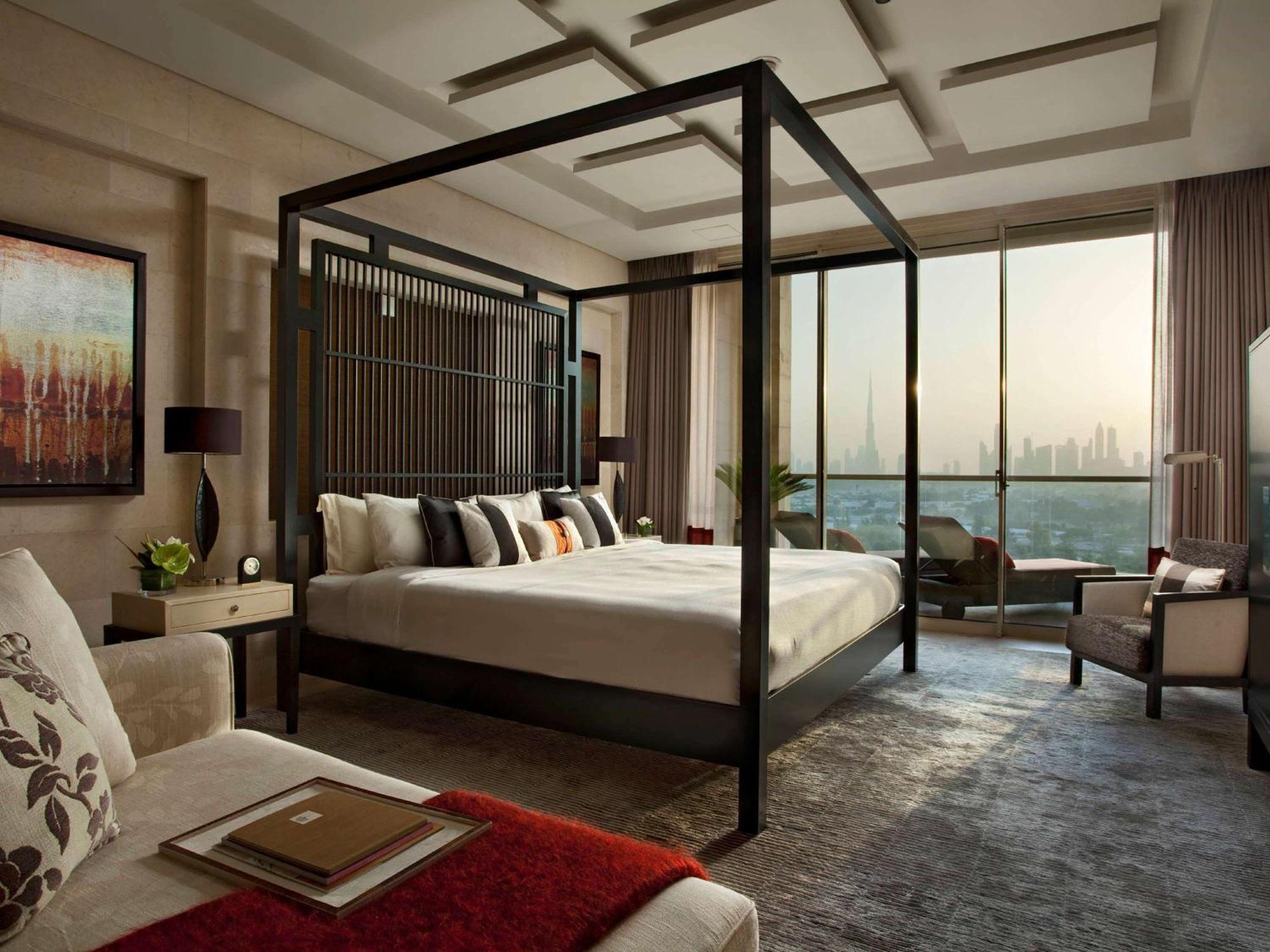 Готель Raffles Дубай Екстер'єр фото A bedroom at the Ritz-Carlton, DIFC