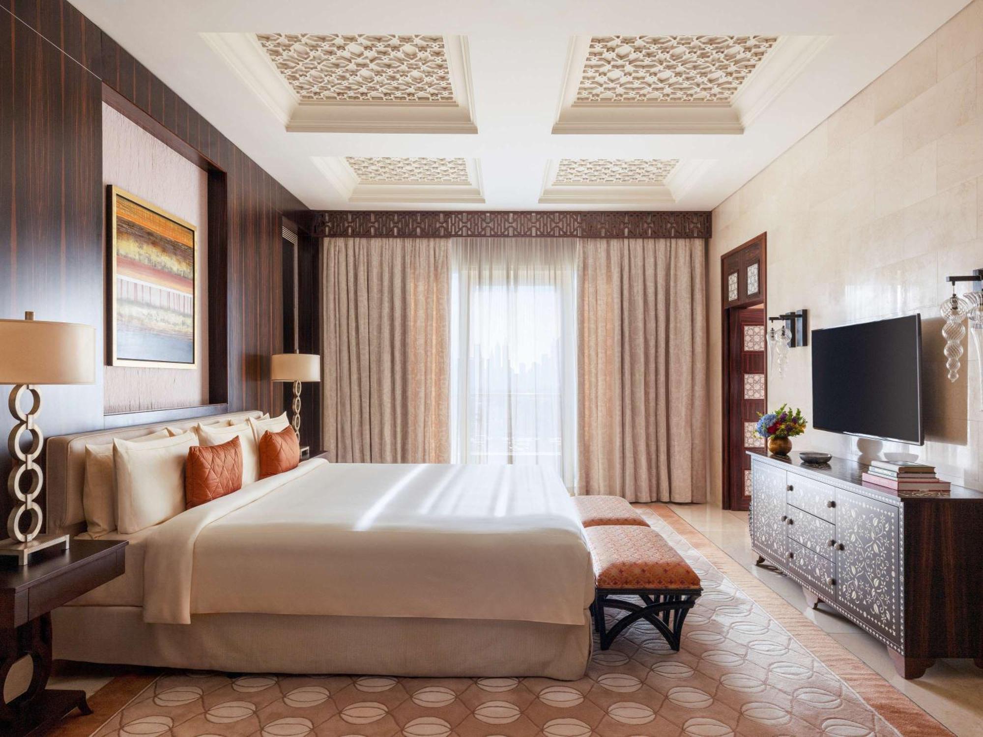 Готель Raffles Дубай Екстер'єр фото A bedroom at the Jumeirah Emirates Towers Hotel