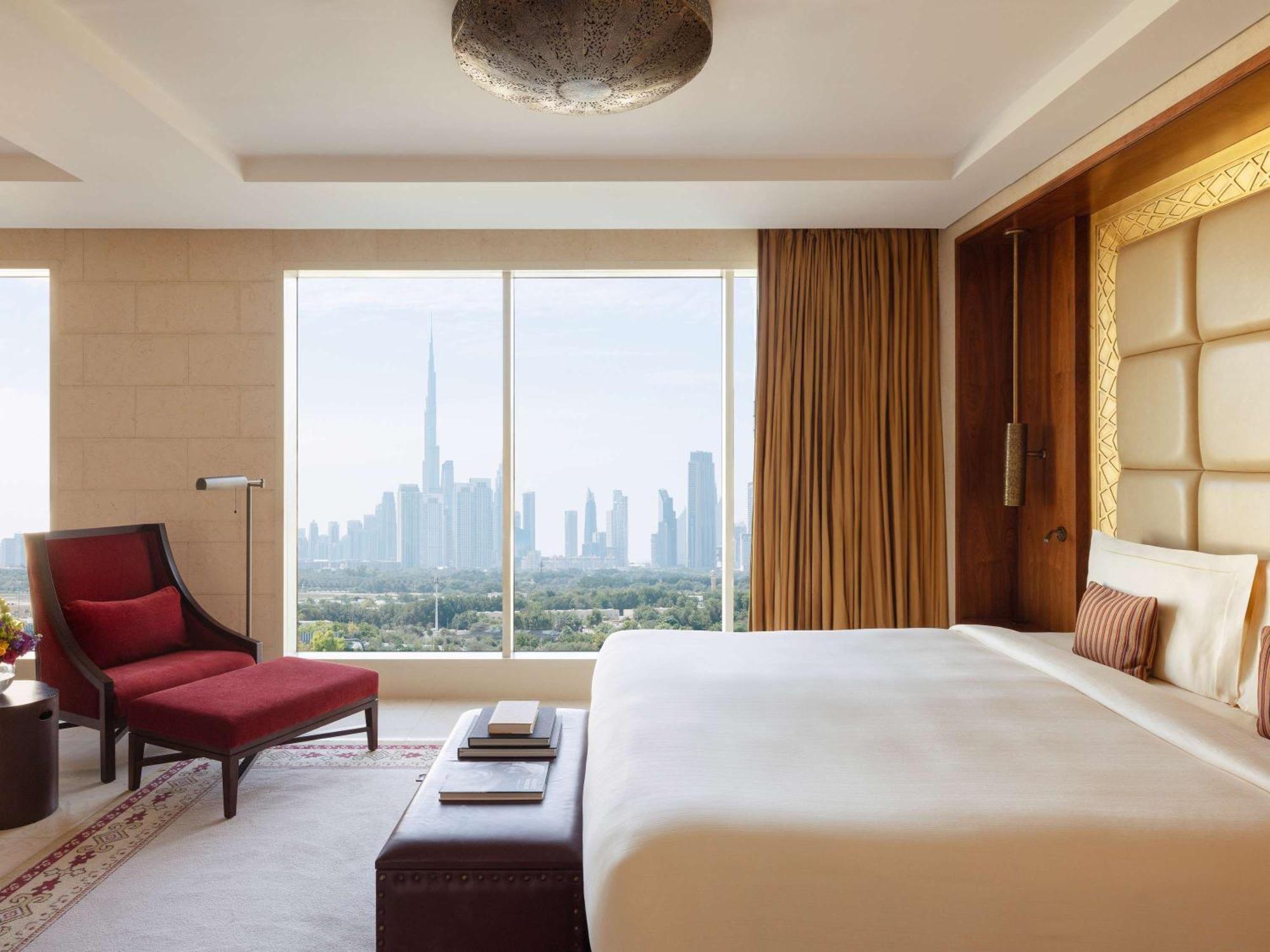 Готель Raffles Дубай Екстер'єр фото A bedroom at the Jumeirah Emirates Towers Hotel